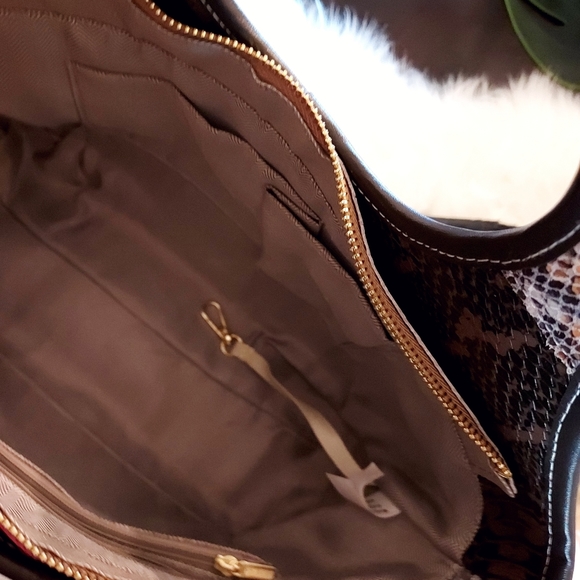 Chaos by Elsie Leather Patchwork Handbag with Crossbody Strap. NWT. - Picture 9 of 12